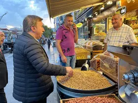 Vali Aydoğdu vatandaş ve esnafla bir araya geldi
