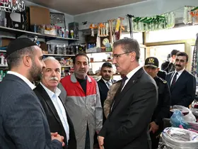 Vali Baruş Karayazı’da esnafla buluştu
