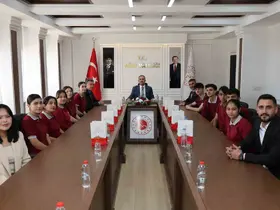 Vali Bozkurt öğrencilerle bir araya geldi
