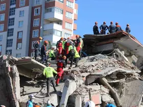 Vali Çiçek, Kahramanmaraş depremini yönettiği afet tırında deprem tatbikatını takip etti

