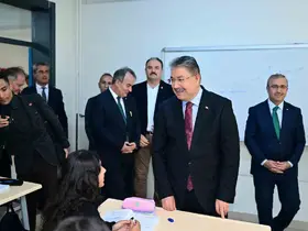 Vali Dr. Erdinç Yılmaz lise öğrencileriyle bir araya geldi
