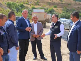 Vali Eldivan, köylerde yürütülen altyapı ve yol çalışmalarını inceledi
