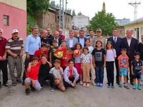 Vali Eldivan, yangınzedeleri yalnız bırakmadı
