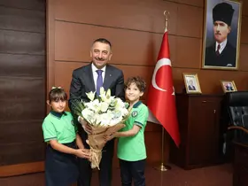 Vali Hacıbektaşoğlu yeni eğitim yılı dolayısıyla eğitim heyetini ağırladı
