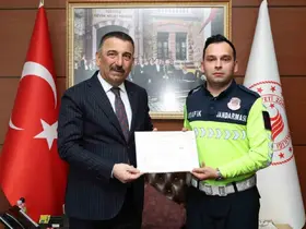 Vali Hacıbektaşoğlu’ndan trafik ekiplerine başarı belgesi
