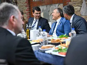 Vali Kartal şehit aileleri ve gazilerle bir araya geldi
