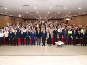 Vali Makas, 2026-2027 eğitim öğretim yılı hazırlıklarını değerlendirdi öğrencilerle bir araya geldi
