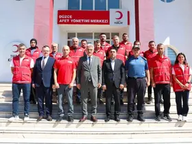 Vali Makas Kızılay afet merkezine inceledi
