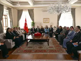 Vali Özkan muhtarların taleplerini dinledi
