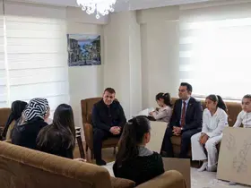 Vali Sözer çocuklarla bir araya geldi
