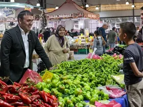 Vali Sözer esnafın ve vatandaşın nabzını tuttu
