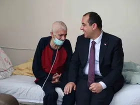 Vali Taşolar’dan, Tuzluca Şehit ve Gazi Aileleri Derneği Başkanı Türkan’a geçmiş olsun ziyareti
