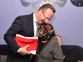 Vali Yamlı, Şehit yakınının mesajına kayıtsız kalmadı; Aileyi evinde ziyaret etti
