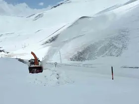 Van-Bahçesaray yolu açılıyor
