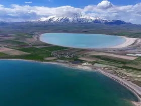 Van Gölü ve Arin Gölü havadan aynı kadrajda görüntülendi
