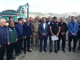 Van Gölü’nde dip çamuru temizliği hız kazandı
