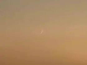 Van semalarında ince hilal
