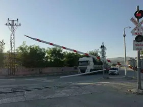 Van’da hemzemin geçitte sinyaller arızalanınca sürücüler zor anlar yaşadı
