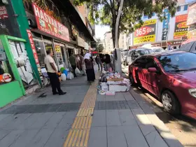 Van’da kaldırımlar işgal altında: Yayalar yola indi, turistler ve esnaf tepkili
