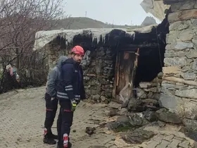 Van’da kümes ve tandır olarak kullanılan yapı çöktü

