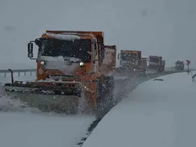 Van’da nisan sürprizi: Lapa lapa kar yağışı şehri beyaza bürüdü
