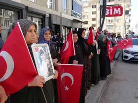 Vanlı anne: "Barış olsun, bu acı bitsin"

