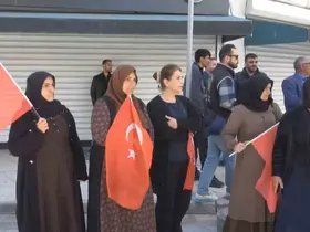 Vanlı annelerin evlat nöbeti devam ediyor
