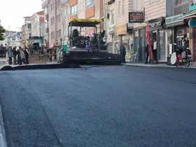 Vezirköprü’de sıcak asfalt çalışması
