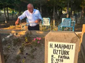 Yahyalı Belediyesi personelinden örnek vefa: Aile kabristanlarını temizleyip dualarını ettiler
