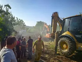 Yangında bin balya saman ve traktör alevlere teslim oldu
