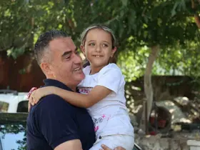 Yangında bisikleti yanan Hazal’a Başkan Arıcı, yeni bisiklet hediye etti
