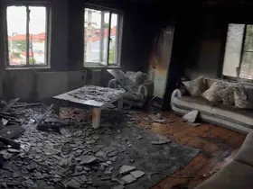 Yangında eşyaları kül olan aileye Sevgi Eli sahip çıktı
