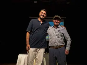 Yaren Leylek ve Adem Amca’nın dostluğu İzmir’de büyük ilgi gördü
