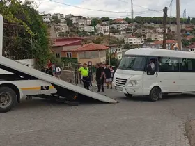 Yatağan’da minibüs garaja çarptı: 4 öğrenci yaralandı
