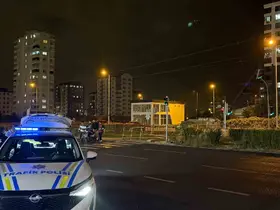 Yaya geçidinden geçmeye çalışan motosiklet tramvayla çarpıştı: 1 yaralı
