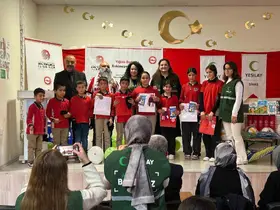 ‘Yiğido Dede’ çocukların yüzünü güldürdü
