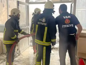 Yıkım çalışması yapılan spor merkezinde yangın
