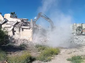 Yıkım sırasında paniğe kapılan öğrenciler sağa sola kaçıştı
