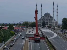 Yıkımı süren Reşadiye Viyadüğü’nde ilk beton blok sökülerek alındı
