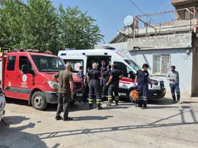 Yıkmaya çalıştığı ev üzerine çöktü: 1 yaralı
