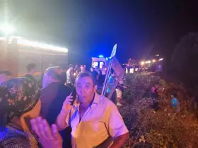 Yolcu minibüsü ile otomobil çarpıştı: 11 yaralı
