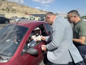 Yolculuk yapan vatandaşlara coğrafi işaretli pirinçten yapılan pilav ikram edildi
