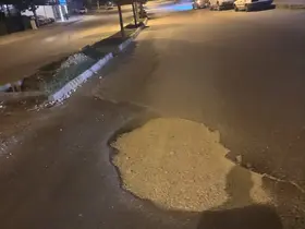 Yolun ortasındaki çukur kazaya davetiye çıkarıyor
