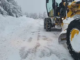 Yozgat Özel İdare ekipleri karla mücadeleyi sürdürüyor
