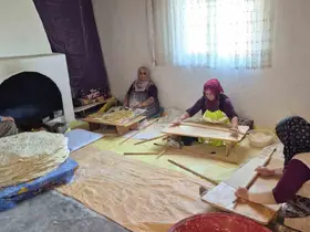 Yozgat’ta imece usulü kışlık yufka ekmek hazırlığı sürüyor
