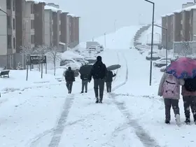 Yüksekova nisan ayında karla kaplandı
