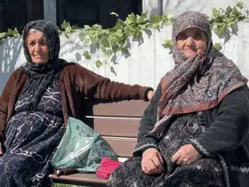 Yüksekova’da güneş yüzünü gösterdi: Vatandaşlar parklara akın etti
