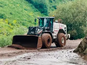 Yüksekova’da heyelan: Mezra yolu ulaşıma kapandı
