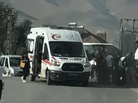 Yüksekova’da iki araç çarpıştı: 4 yaralı
