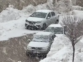Yüksekova’da lapa lapa kar yağışı başladı
